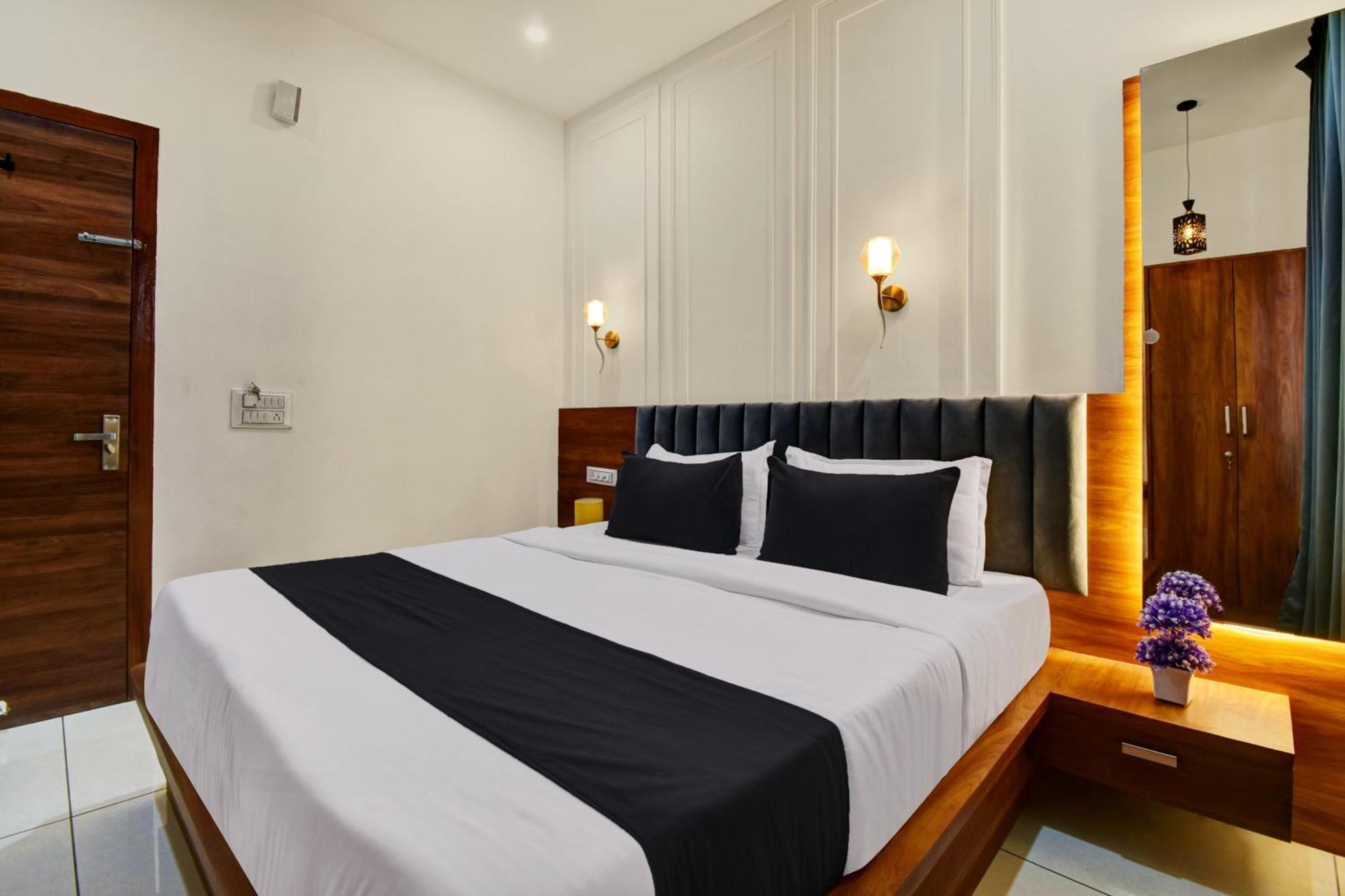 Hotel M.S Jaipur Bagian luar foto